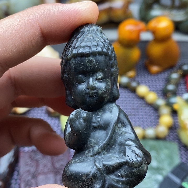 未镶嵌蛇纹石玉颈饰