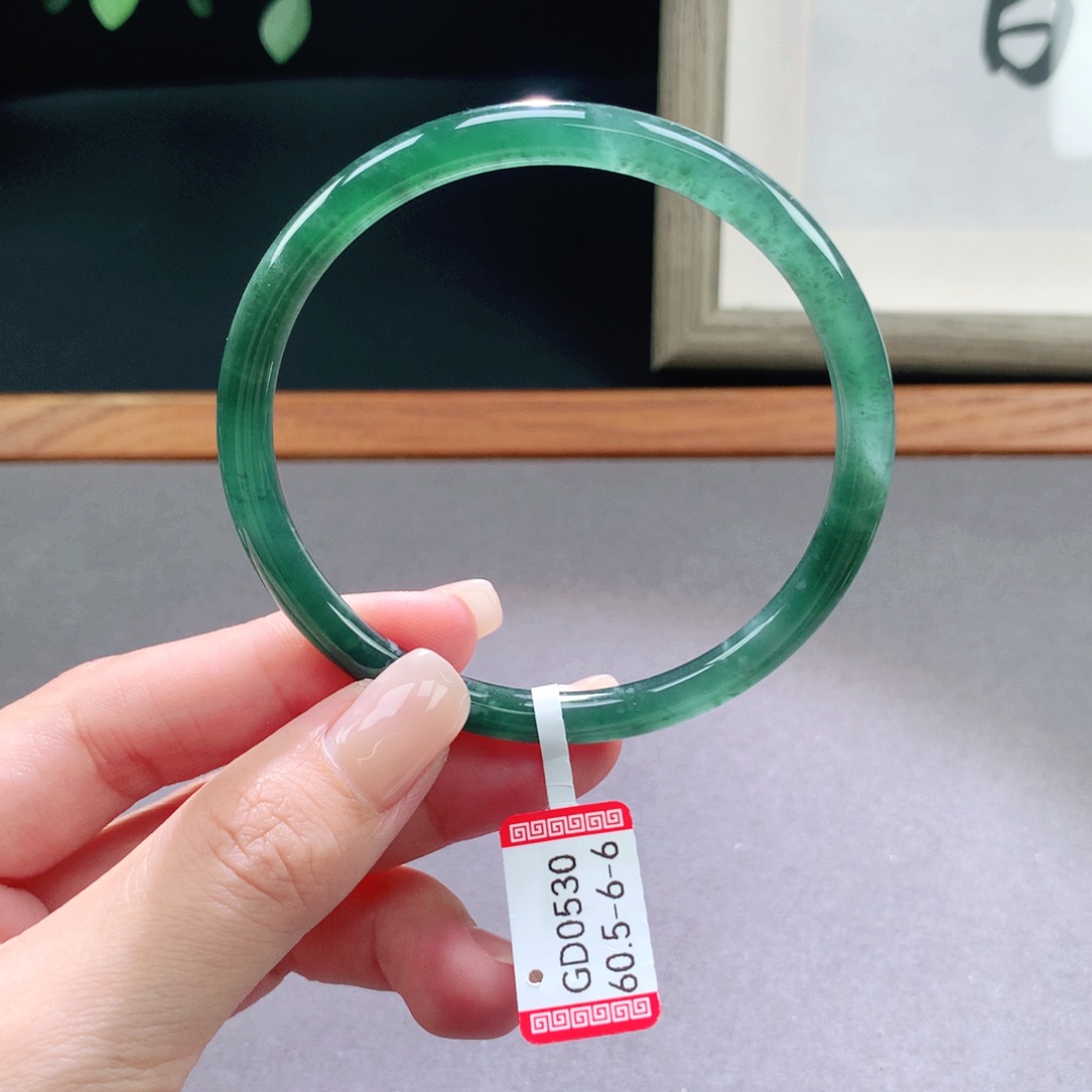 翡翠手镯未镶嵌天然翡翠