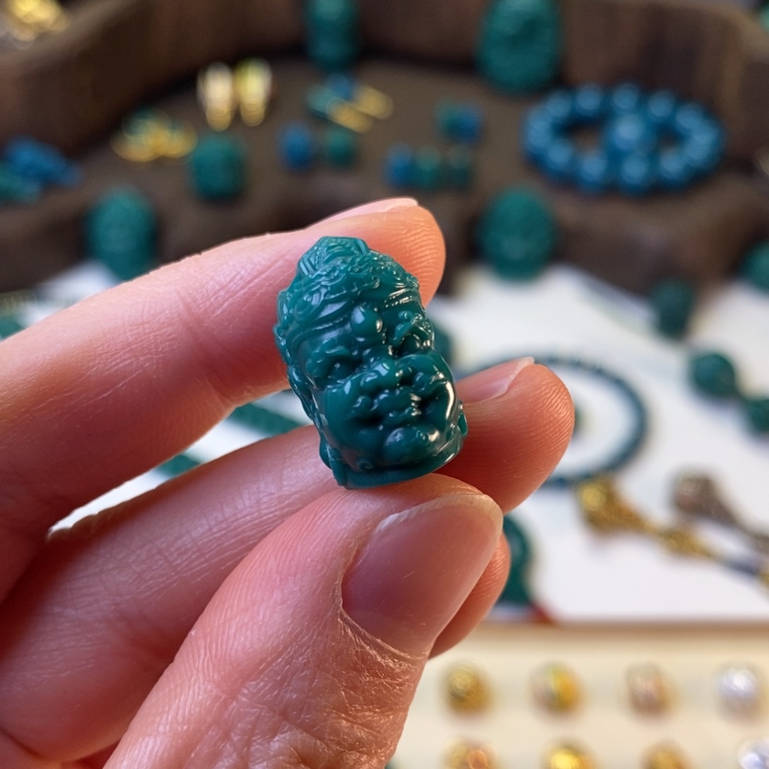 琉璃颈饰地狱色12mm黄cc