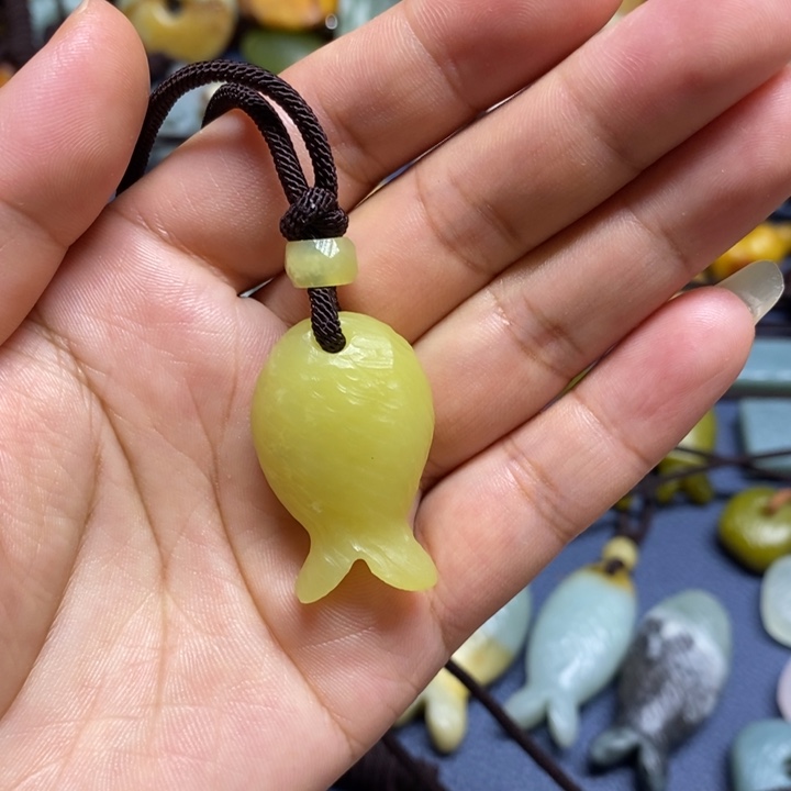 蛇纹石玉未镶嵌颈饰