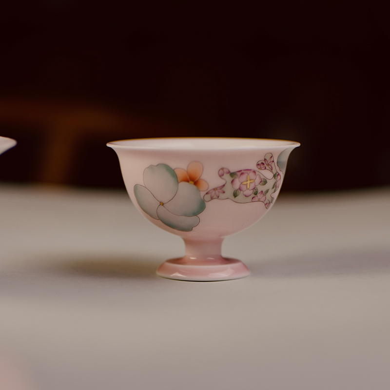 三秋月醉迷花间品杯