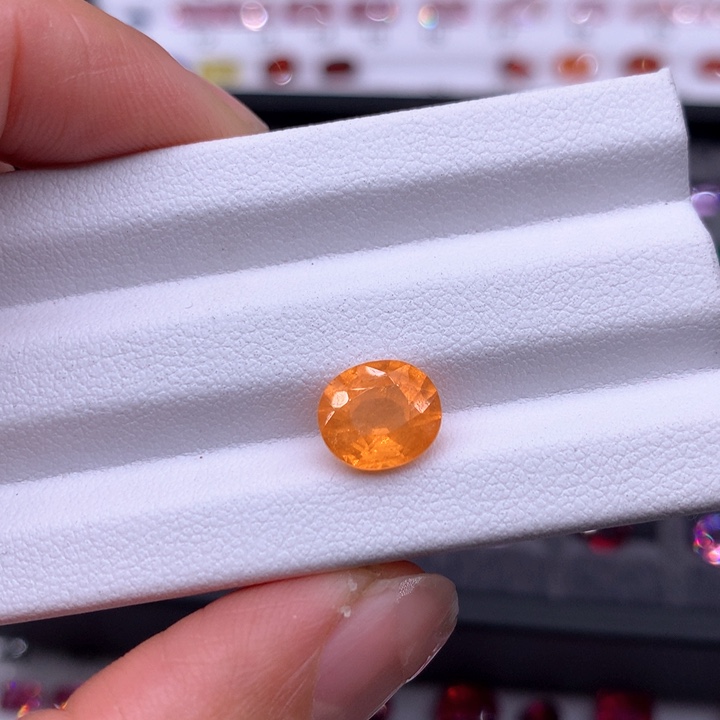 石榴石（芬达石）珠宝半成品未镶嵌兔***草