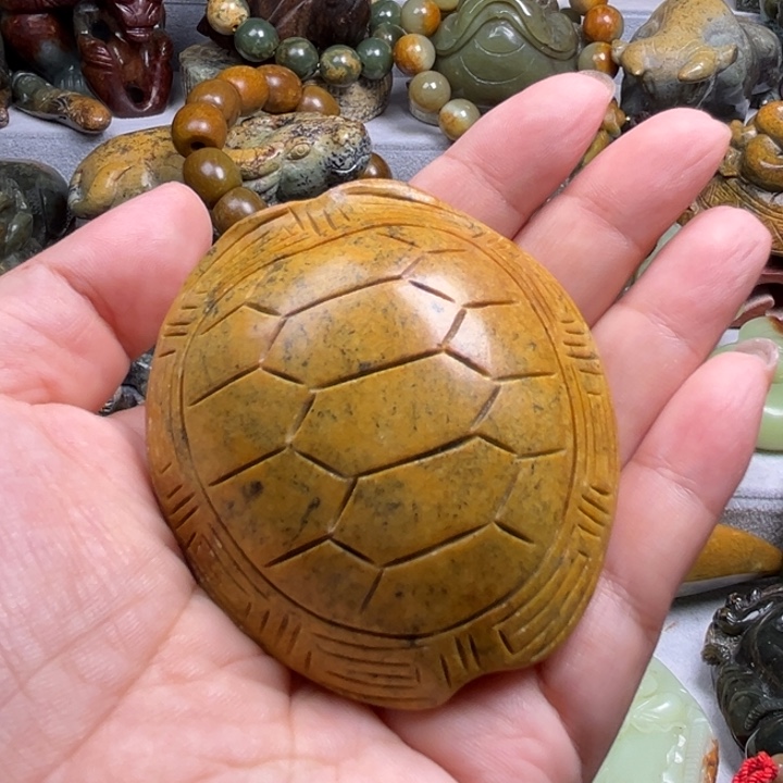 未镶嵌岫岩河磨玉（透闪石质玉）把件侯*