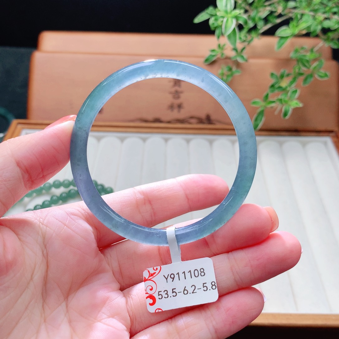 未镶嵌手镯（圆镯）翡翠