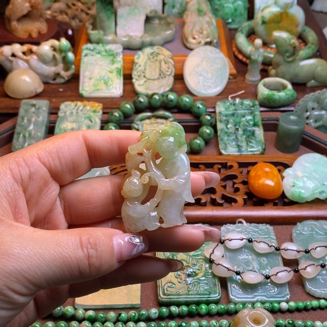 翡翠挂件未镶嵌生*