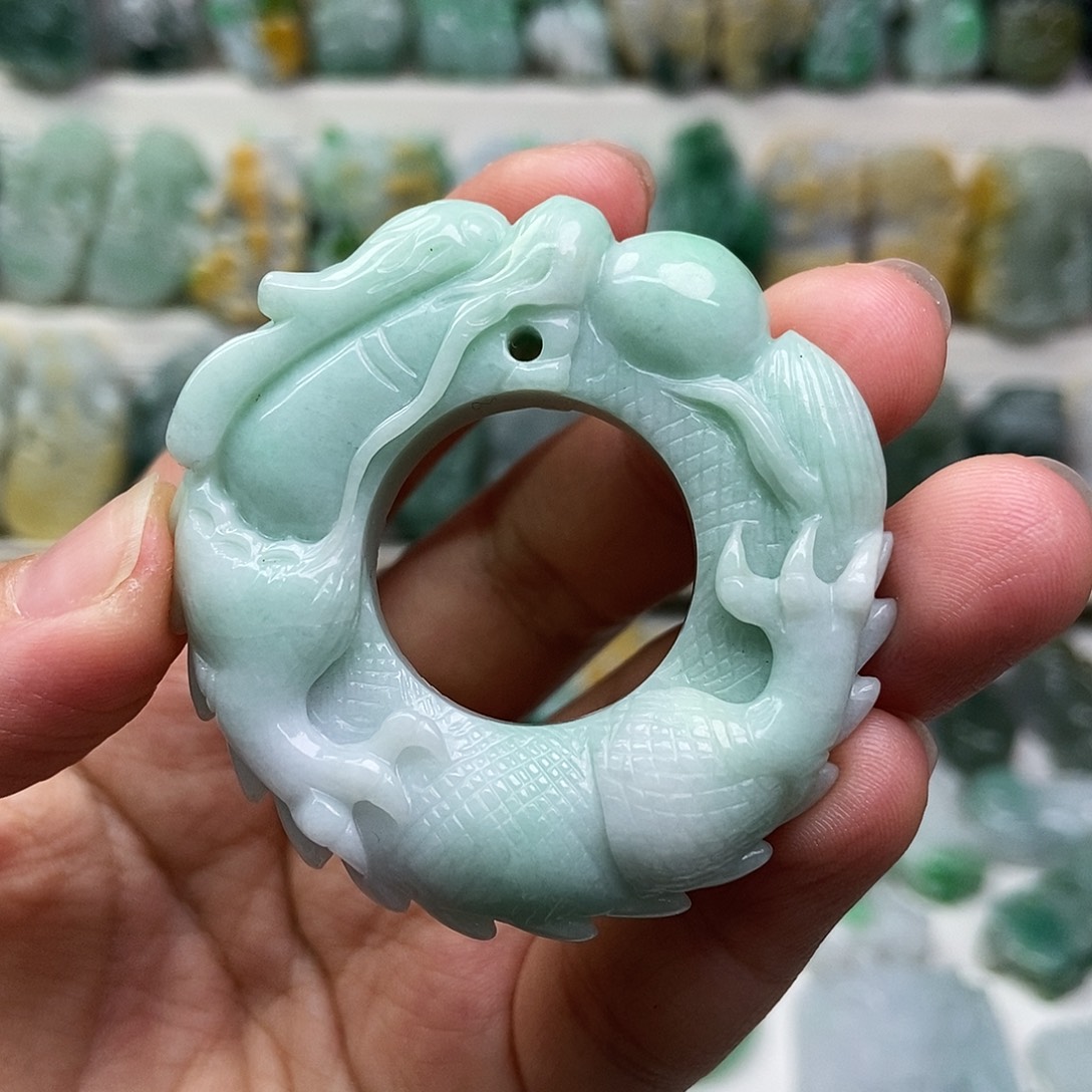 翡翠未镶嵌吊坠(赠链)