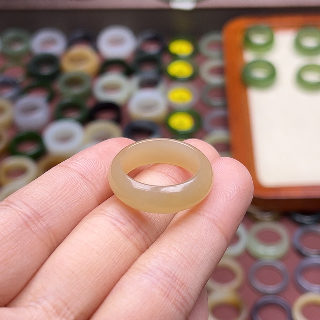 和田玉戒指未镶嵌17码蜂蜜水