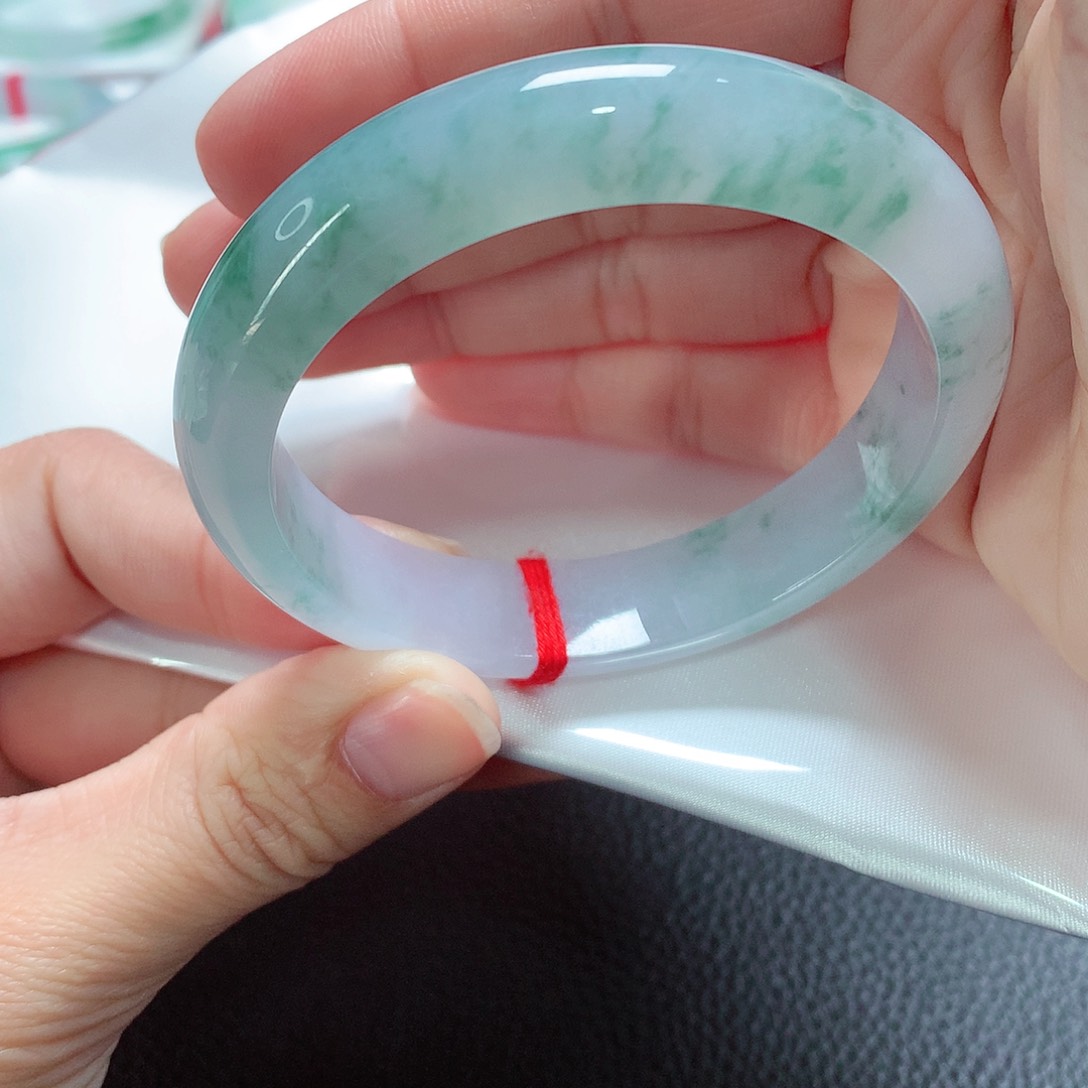 翡翠手镯未镶嵌天然A货翡翠