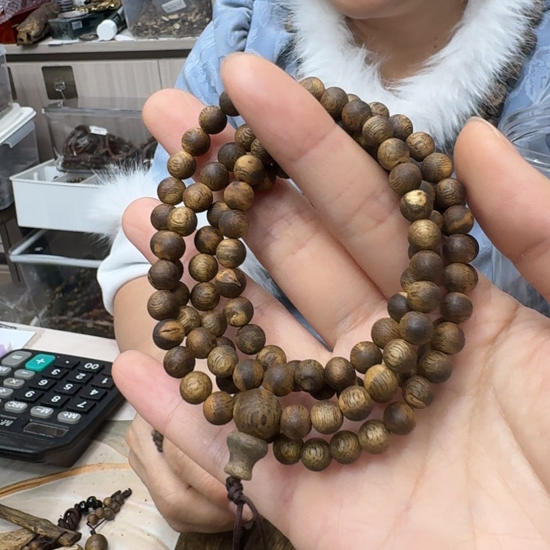 沉香沉香碎屑白棋老料多圈 12.9 克多样性发一