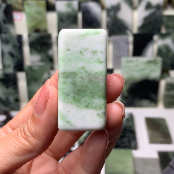 独山玉颈饰未镶嵌