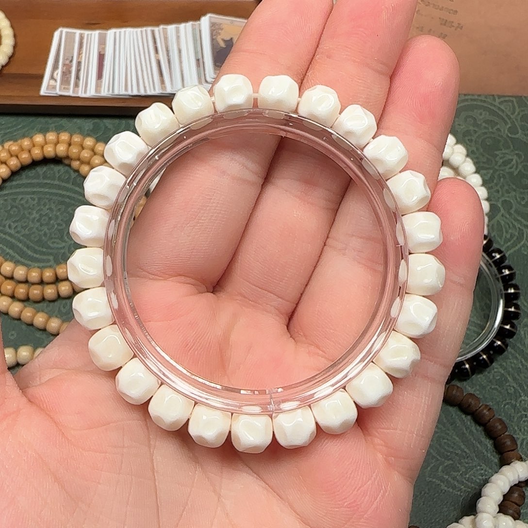 白玉菩提吊坠驼骨无相T3