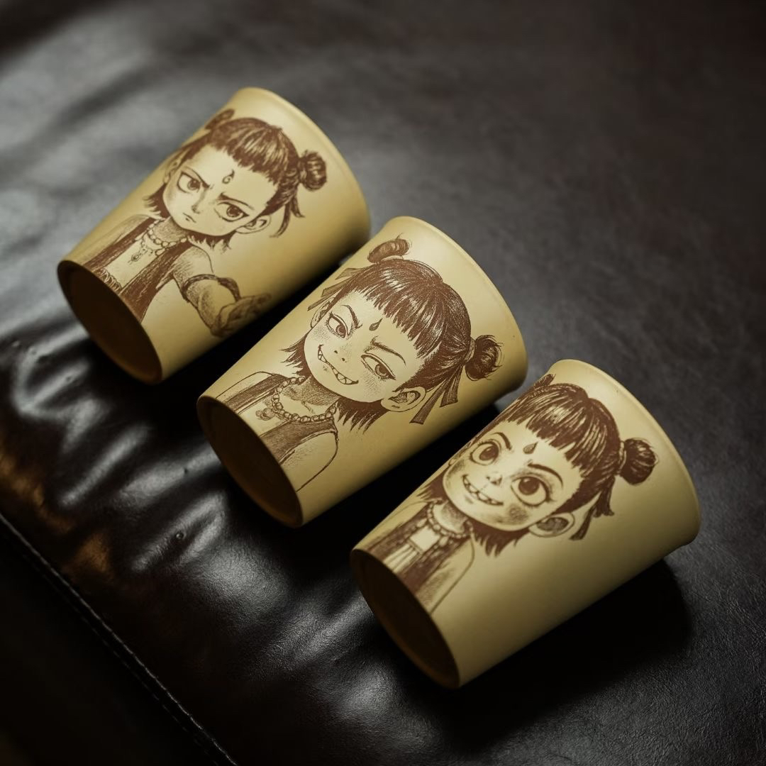 卧壶藏宠紫砂黄段精工刻绘哪吒灵珠魔丸手持杯可乐杯主人杯220cc