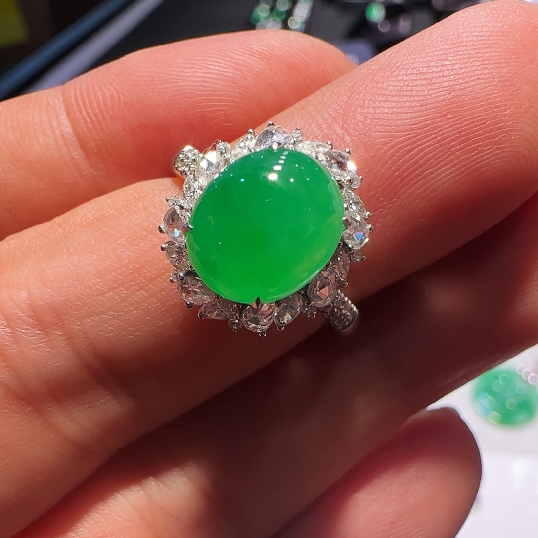 翡翠18K金镶嵌戒指