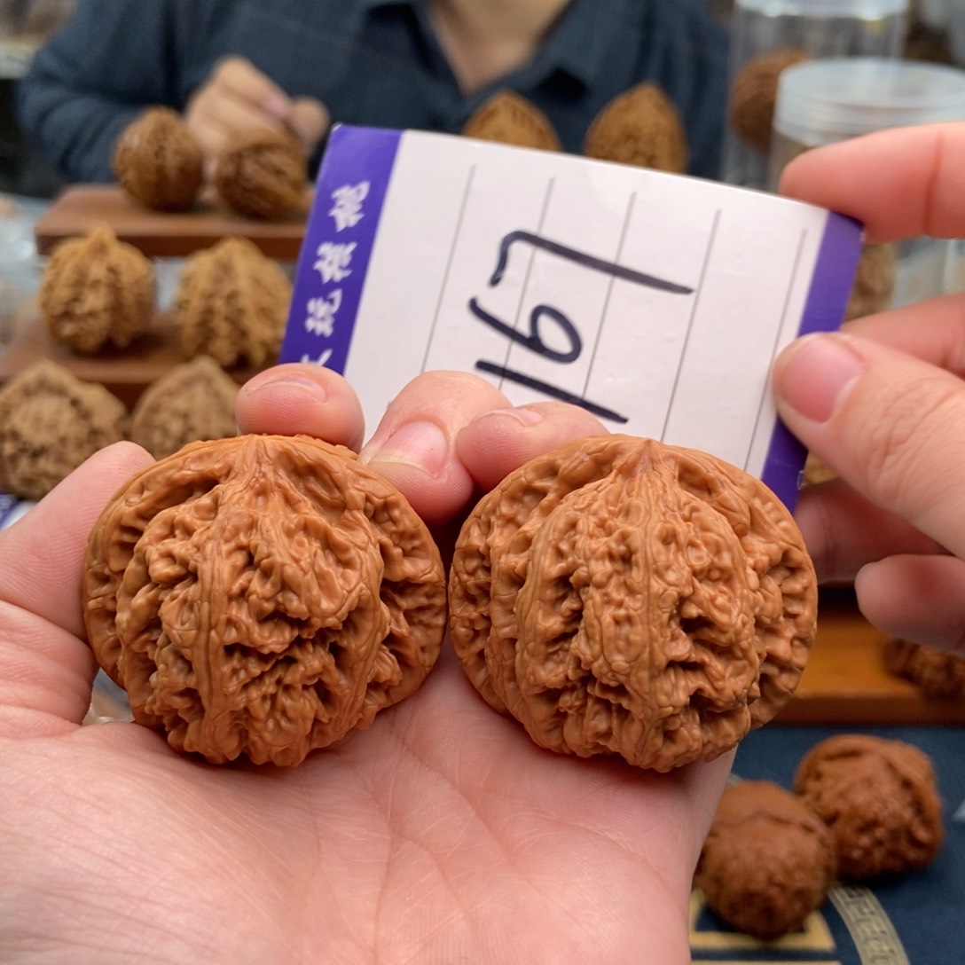 文玩核桃吊坠43粗筋