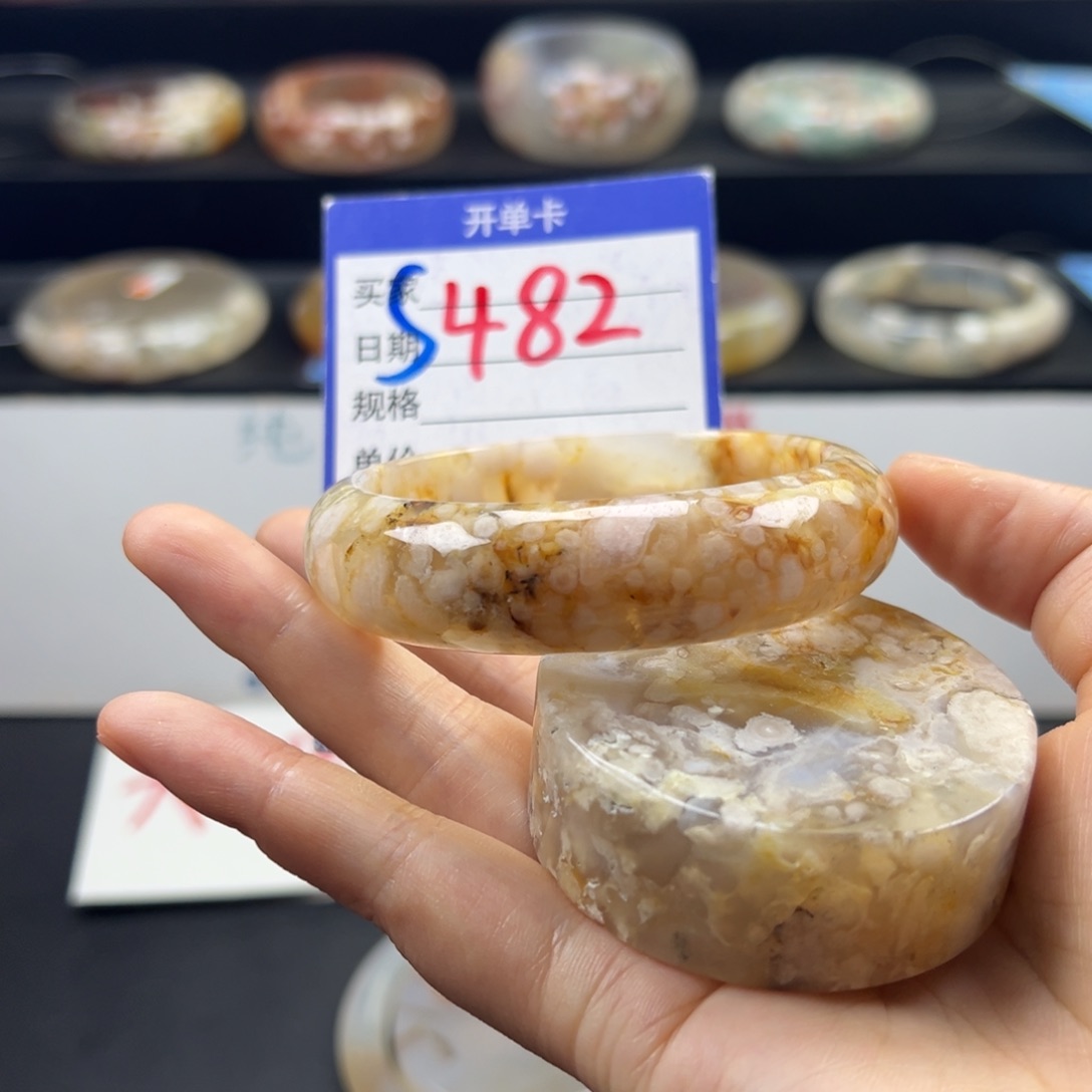 石英质玉手镯未镶嵌