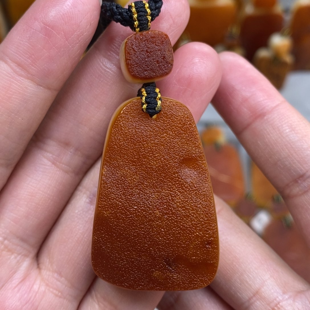 蜜蜡未镶嵌珠宝奇石