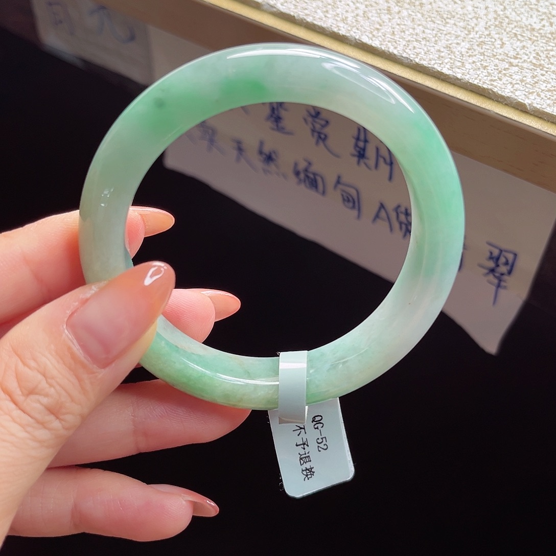 翡翠手镯未镶嵌手镯