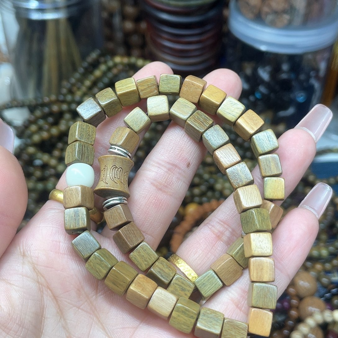 维腊木（绿檀）无事牌