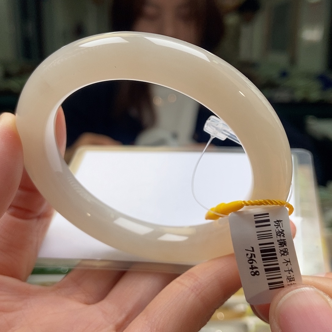 和田玉手镯未镶嵌56.2纹藕粉