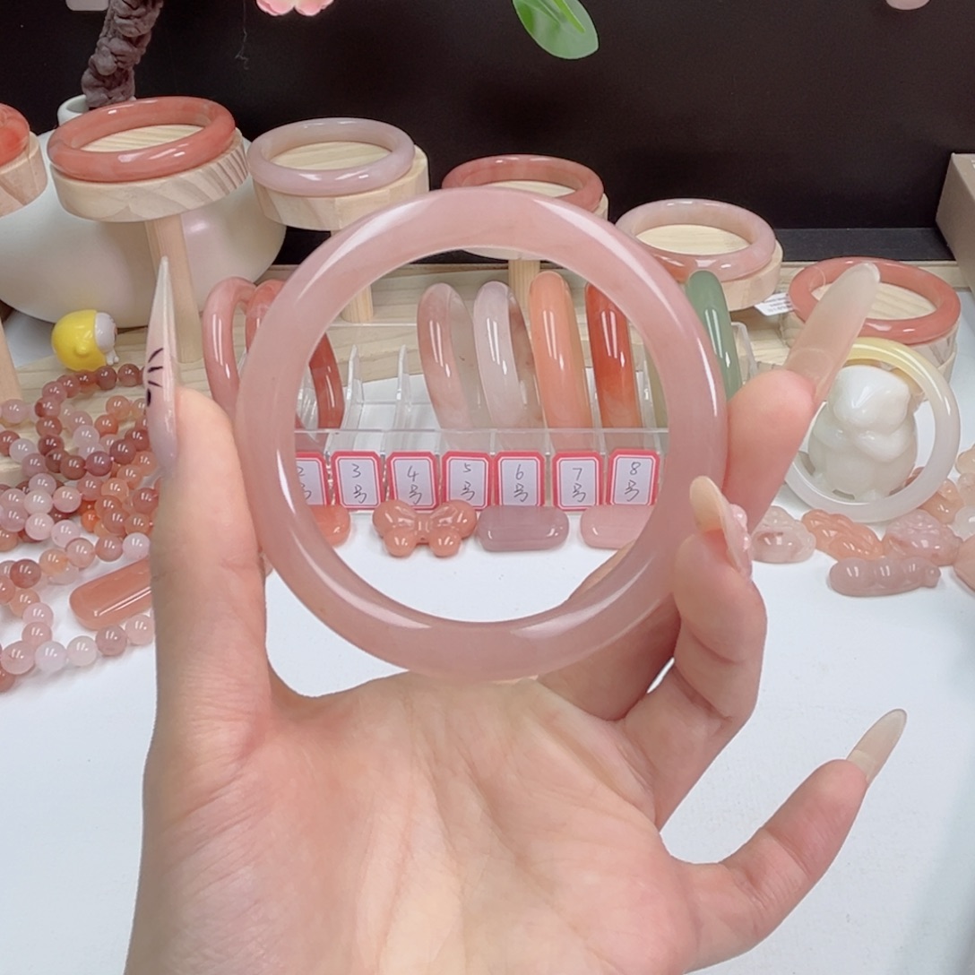 闻***兔石英质玉未镶嵌手镯