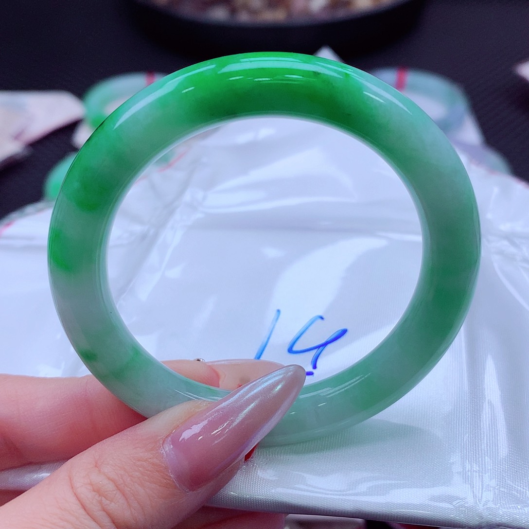 未镶嵌手镯翡翠?****y翡翠