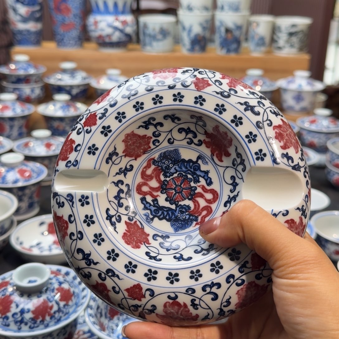 缠枝莲雪茄缸手绘