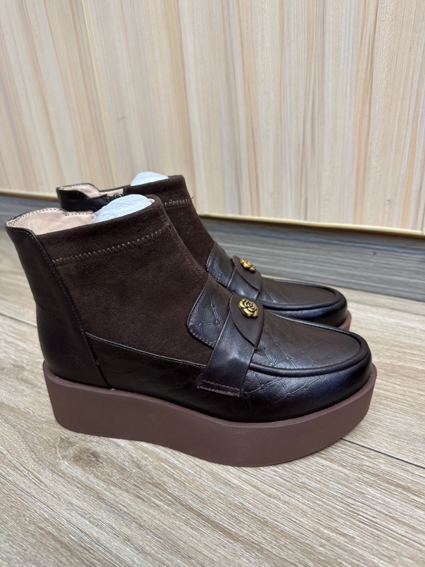 2025新款厚底时尚真皮女鞋