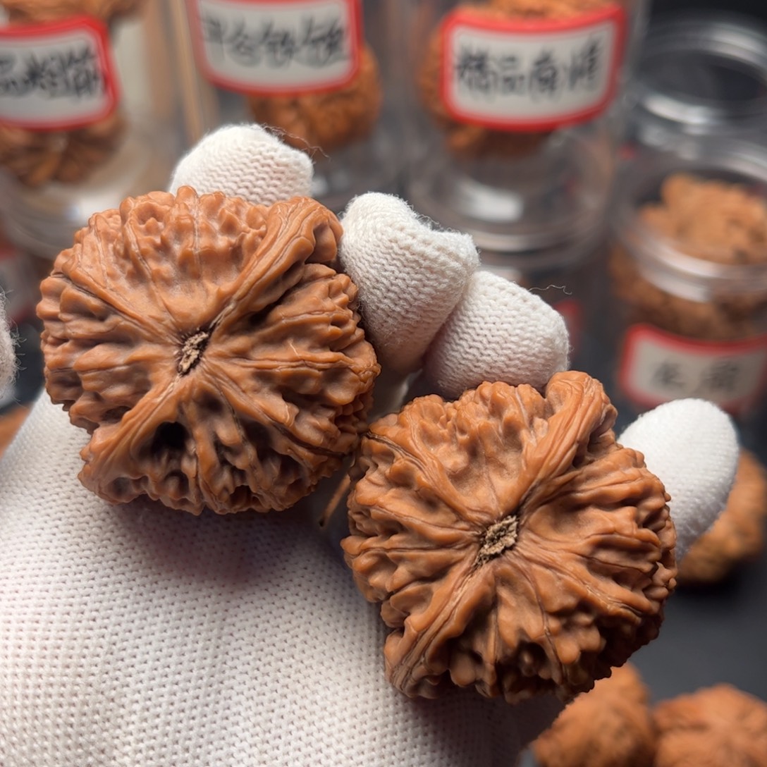 R***k文玩核桃把件45精品水龙纹