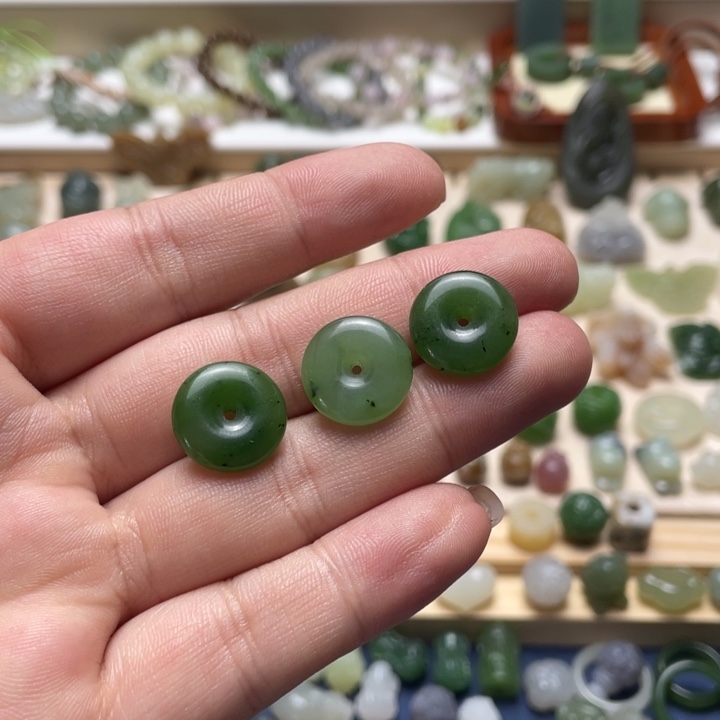 颈饰未镶嵌和田玉一个