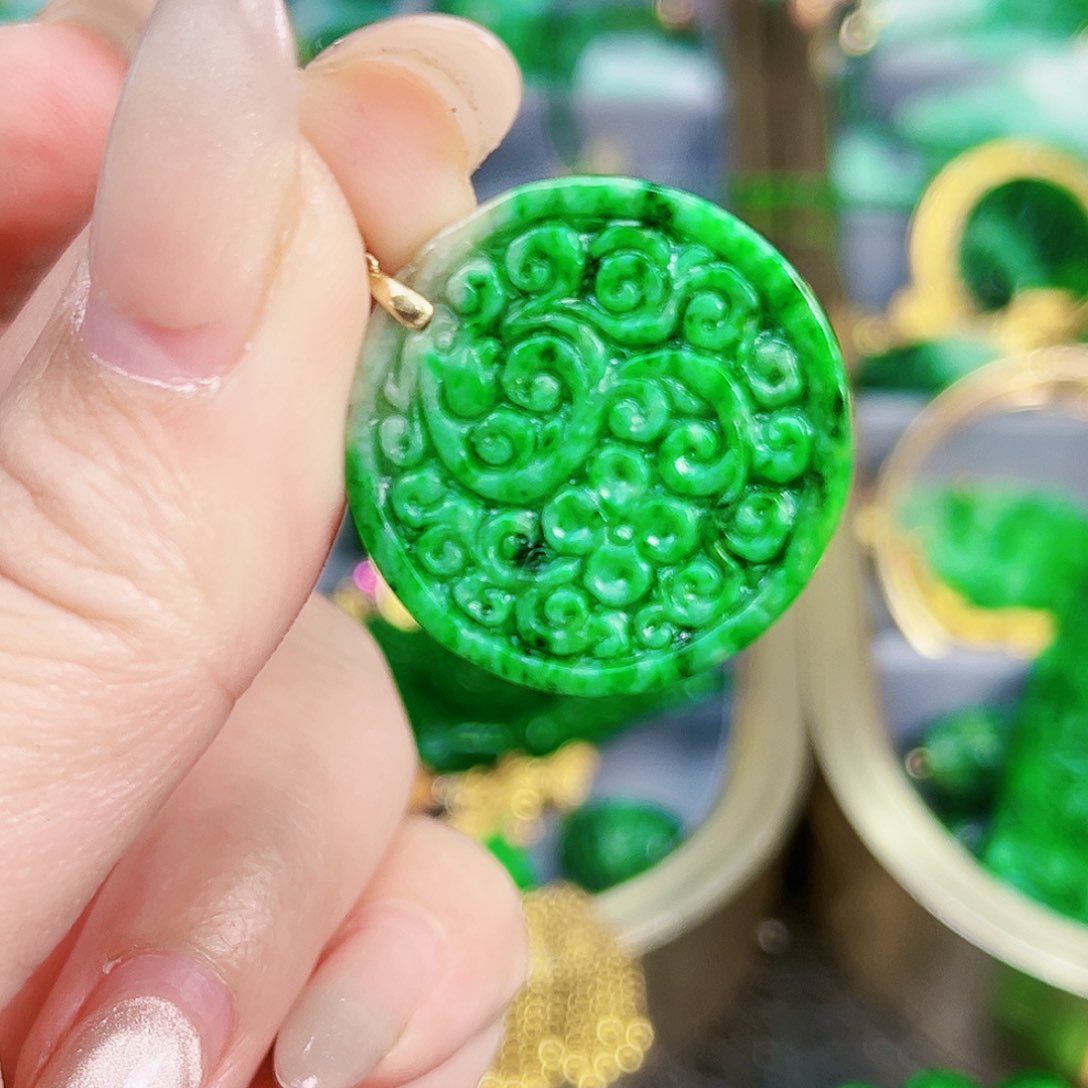 翡翠颈饰18K金镶嵌吊坠