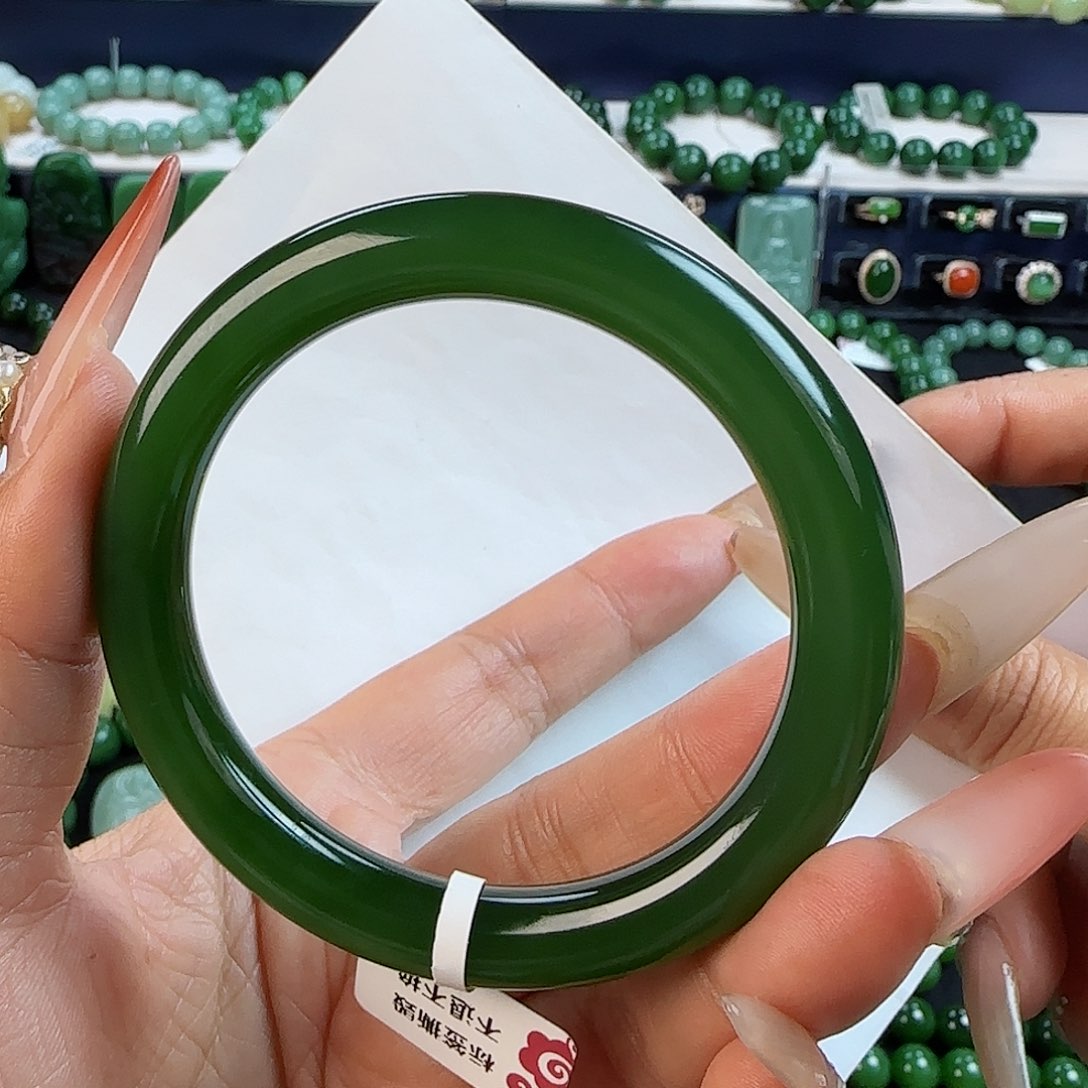 和田玉手镯未镶嵌止*