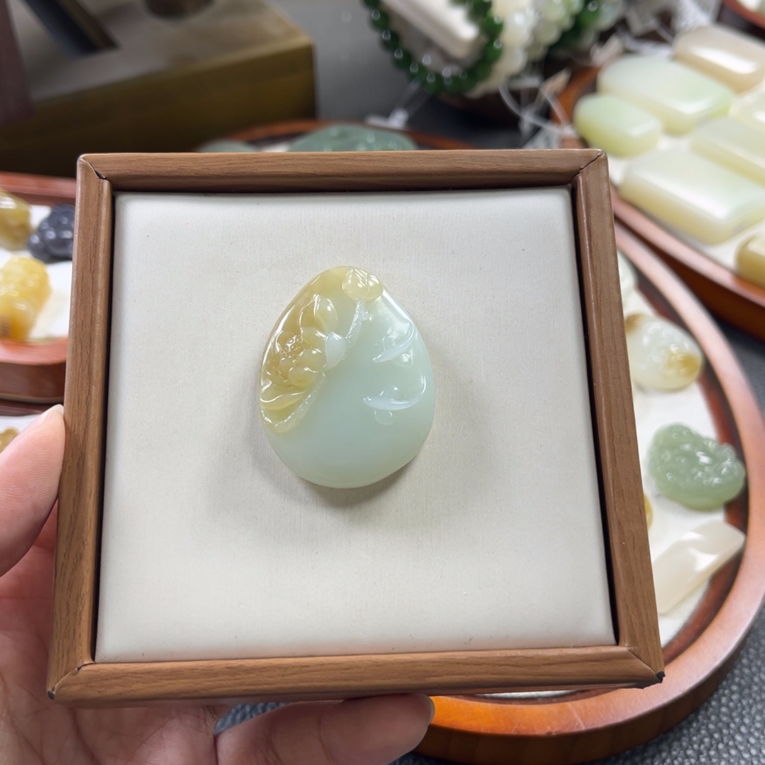 和田玉未镶嵌颈饰