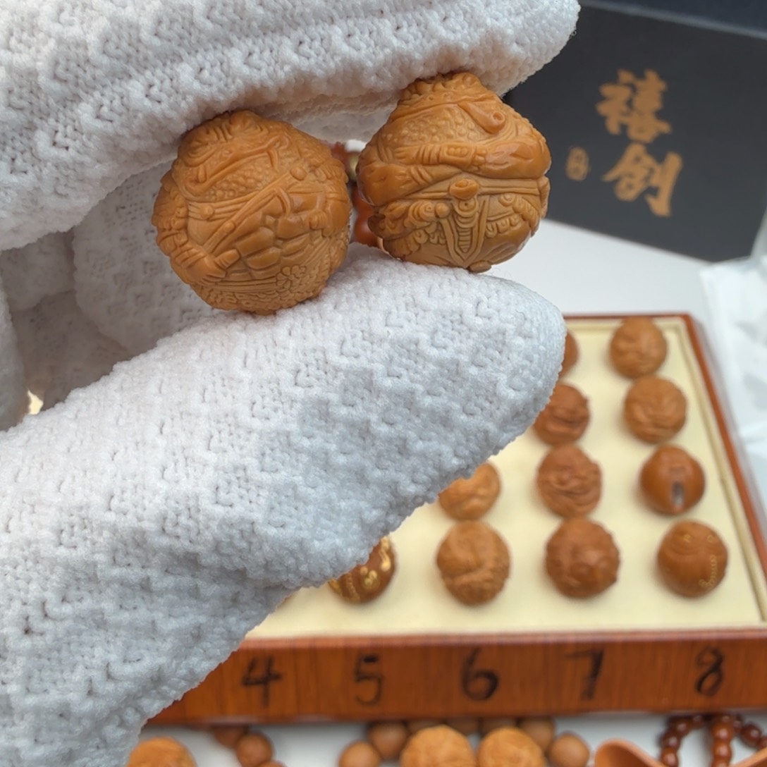 大***虫猴头核桃吊坠来财金蟾
