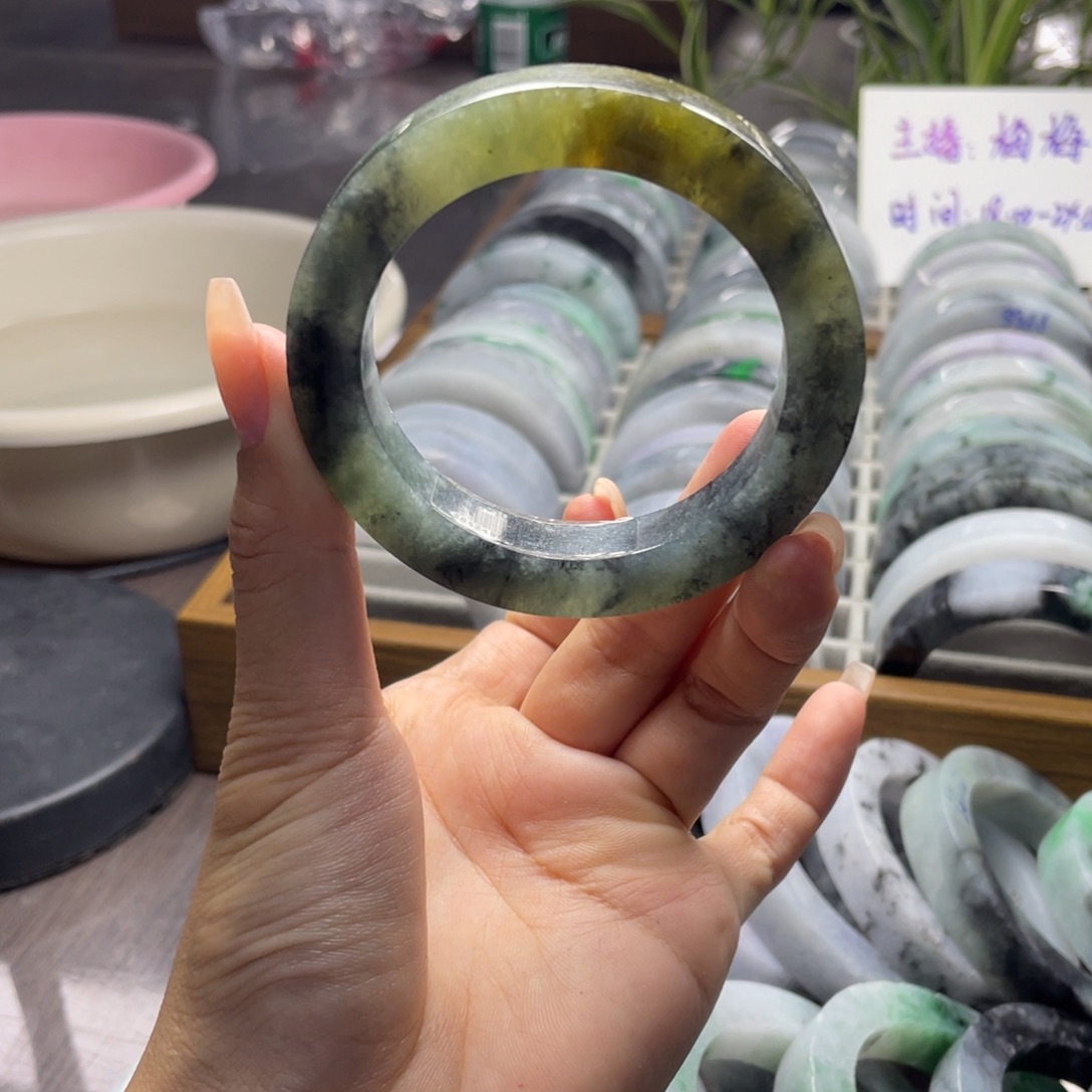 未镶嵌翡翠手镯定制翡翠