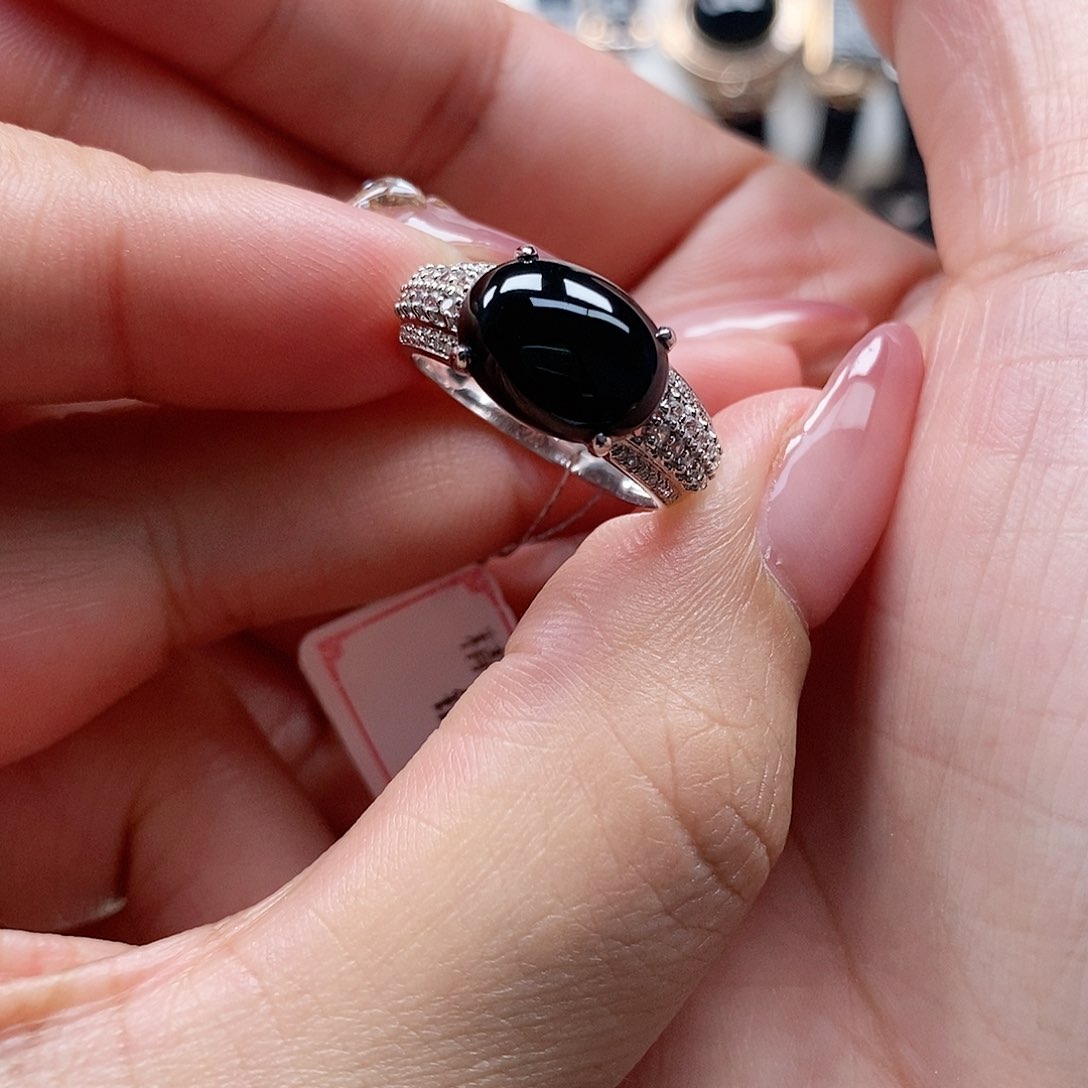 翡翠戒指18K金镶嵌墨翠