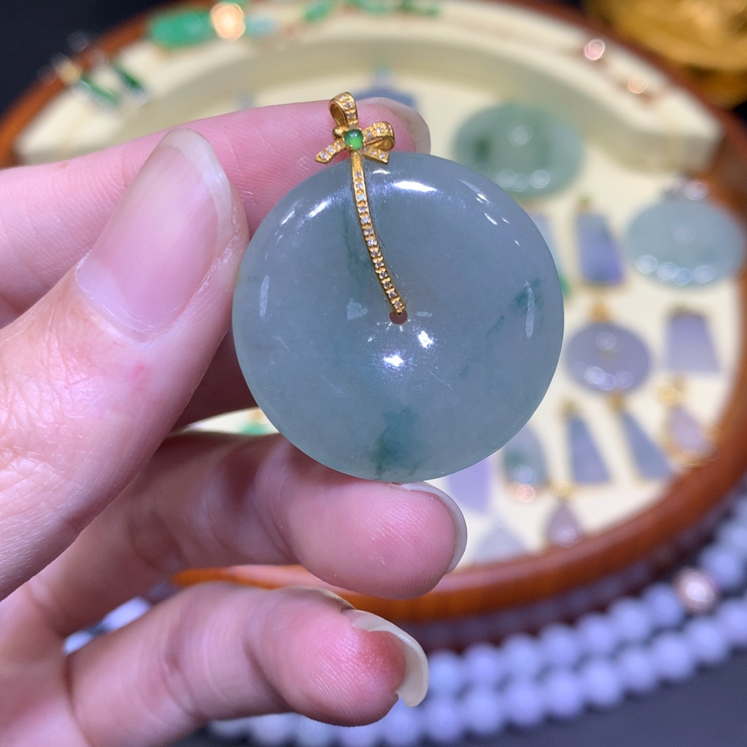 翡翠吊坠(不含链)18K金镶嵌