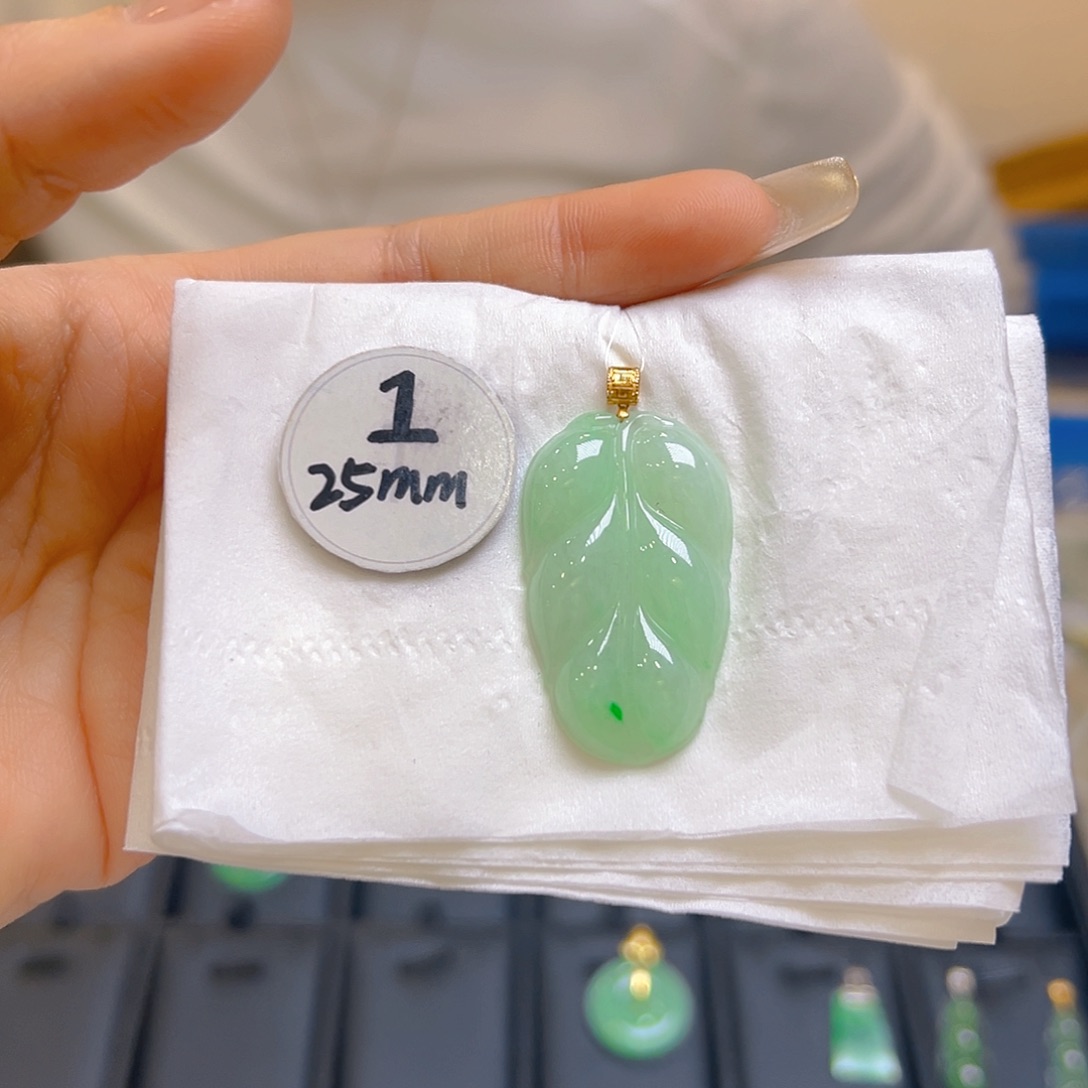 翡翠颈饰18K金镶嵌翡翠