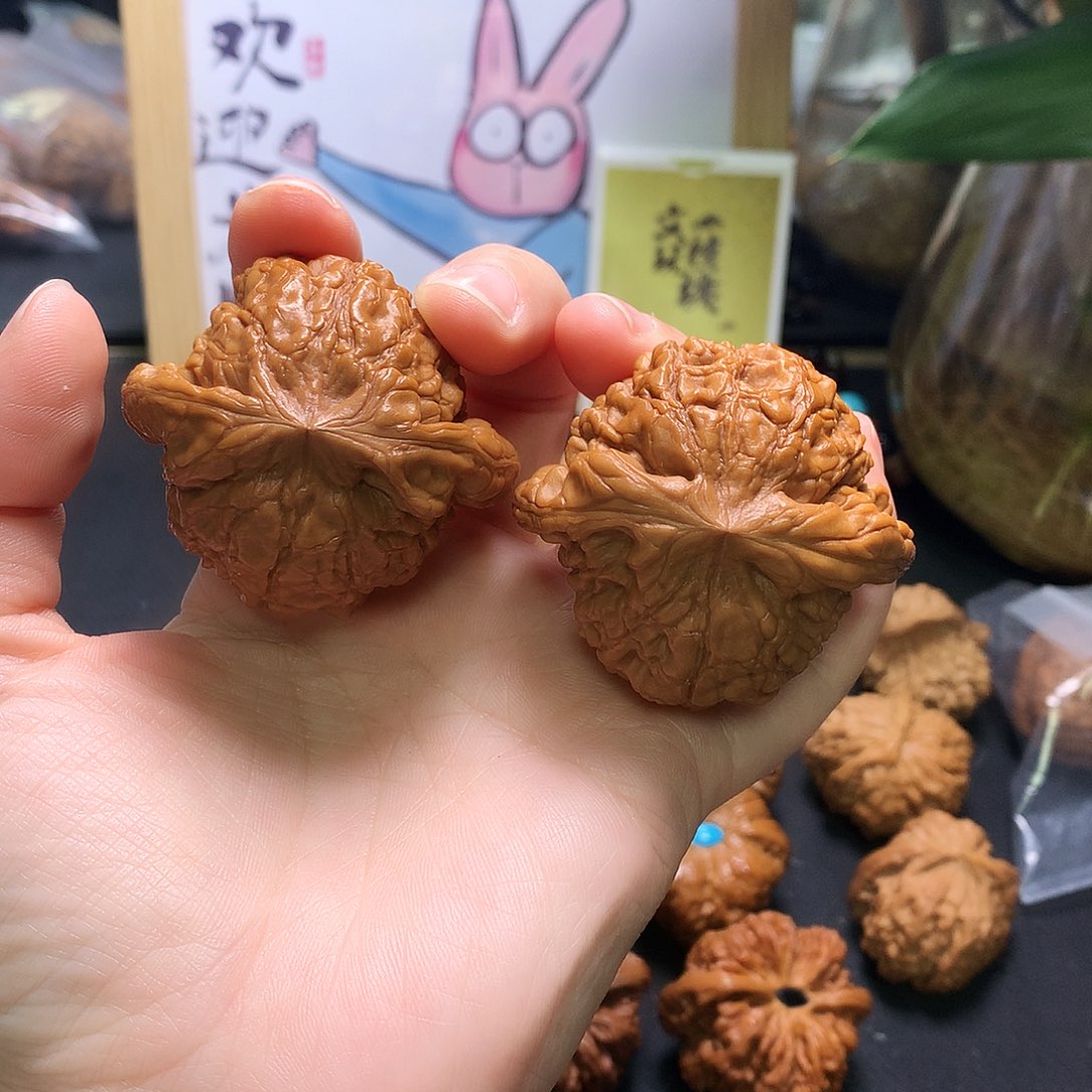 文玩核桃吊坠龙鼎50