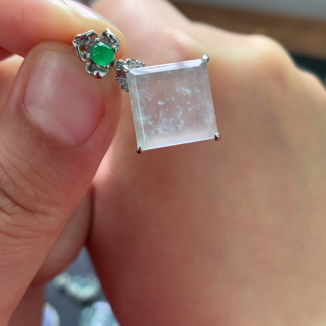 翡翠吊坠(不含链)18K金镶嵌无事牌吊坠