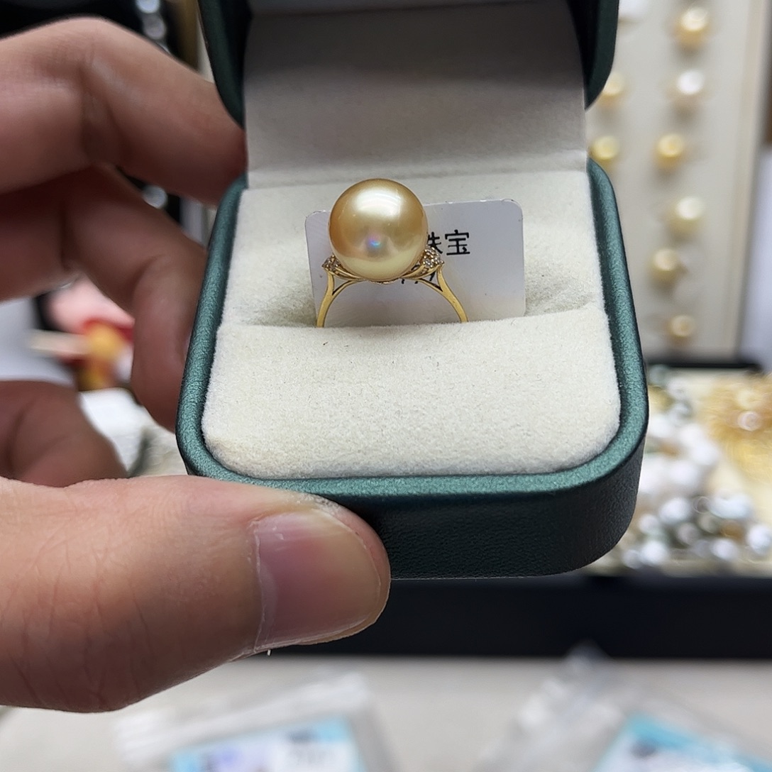 18K金镶嵌海水珍珠戒指