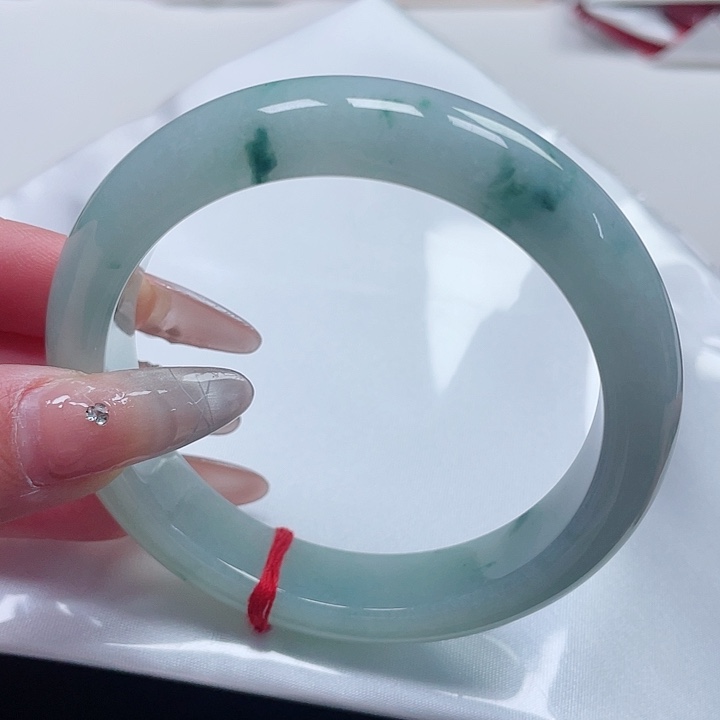 翡翠手镯未镶嵌缅甸