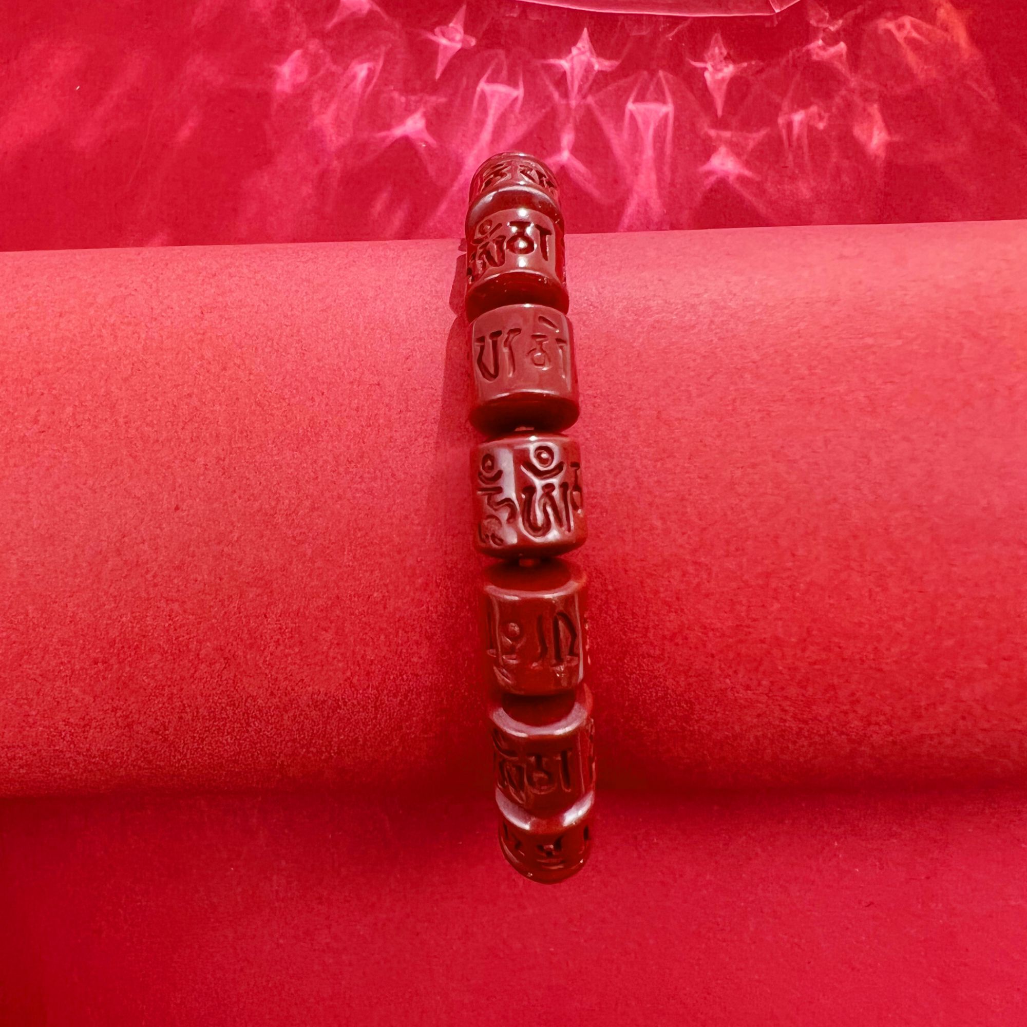 含辰砂工艺品帝王砂六字真言桶珠手串本命年保平安手链