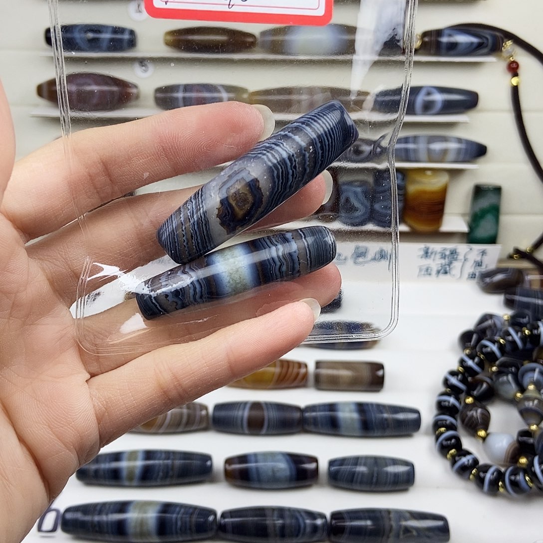 兔***爷玛瑙/玉髓未镶嵌颈饰