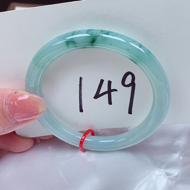 翡翠手镯未镶嵌翡翠