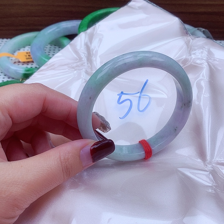 翡翠手镯未镶嵌翡翠