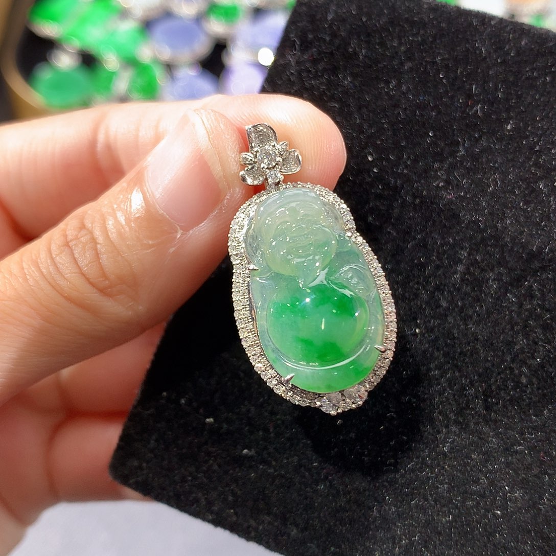 翡翠18K金镶嵌颈饰