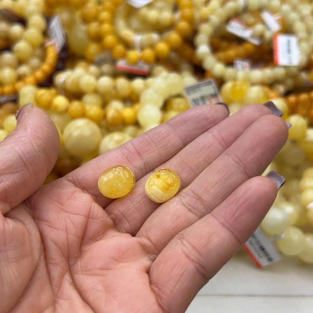 琥珀珠宝奇石未镶嵌