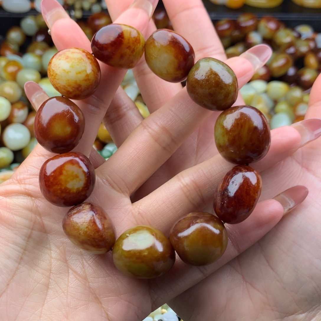 内***薛和田玉未镶嵌手链