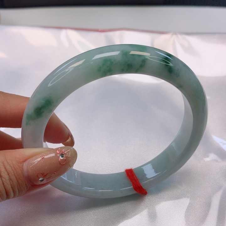 翡翠手镯未镶嵌62圈