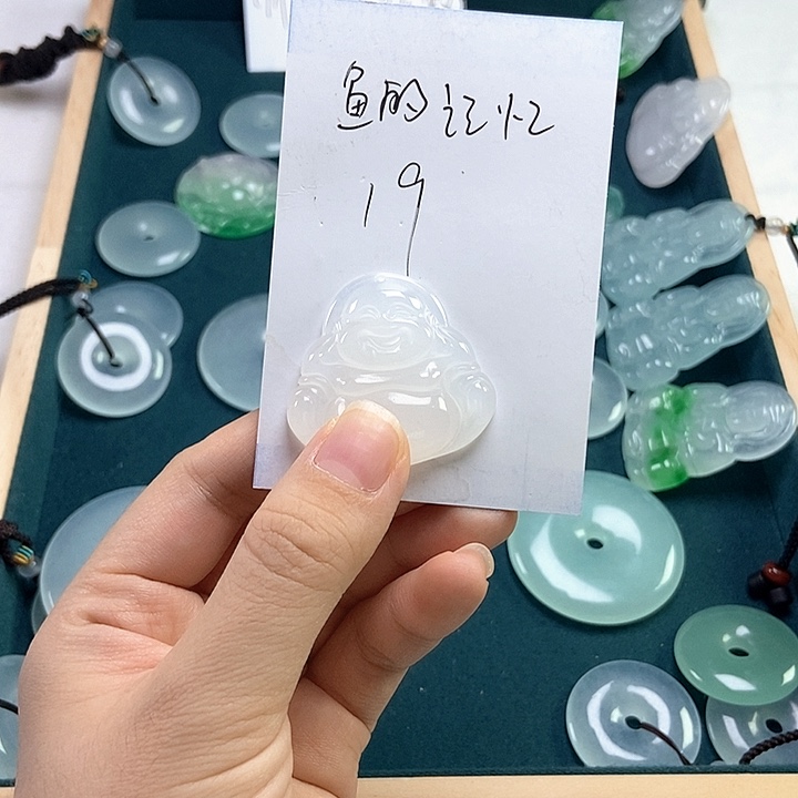 鱼****石英质玉非金属时尚吊坠